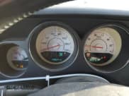 ✅ 2014 Dodge Challenger SXT • VIN: 2C3CDYAG9EH111245 • Lot: 42001825. Wystawiony na Copart z przebiegiem 109 674 mil. Bezpłatny archiwum sprzedaży aukcyjnych z USA i szczegółowy raport historii pojazdu na DreamBid. Zdjęcie 9.