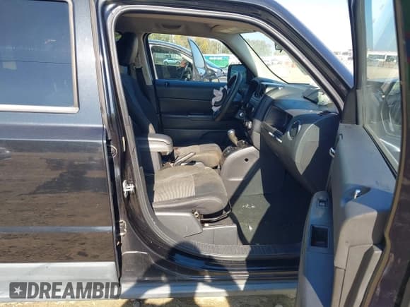 ✅ 2011 Jeep Patriot Latitude • VIN: 1J4NT1GA4BD159773 • Lot: 43481604. Listed on IAAI with 303,133 mi. Free auction sales archive from the USA and detailed vehicle history report at DreamBid. Image 5.