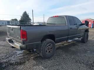 2004 Dodge 3500 ST z VIN 3D7LU38C84G204635, wystawiony jako IAAI lot #41544580 z przebiegiem Nie podano mil oraz . Historia ofert i sprzedaży dostępna na DreamBid. Obrazek 4.