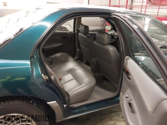 ✅ 1994 Chrysler Concorde • VIN: 2C3HL56F6RH335733 • Lot: 41389947. Wystawiony na IAAI z przebiegiem 132 285 mil. Bezpłatny archiwum sprzedaży aukcyjnych z USA i szczegółowy raport historii pojazdu na DreamBid. Zdjęcie 8.