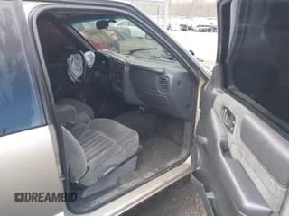 ✅ 2002 Chevrolet S-10 LS • VIN: 1GCCS19W128174992 • Лот: 41739237. Опубликован ранее на IAAI с пробегом Не указан. Бесплатный доступ к архиву аукционных продаж из США и подробный отчёт об истории автомобиля на DreamBid. Изображение 5.