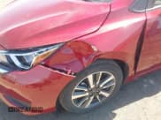 ✅ 2024 Nissan Versa SV • VIN: 3N1CN8EV0RL908162 • Lot: 43006105. Wystawiony na IAAI z przebiegiem 23 742 mil. Bezpłatny archiwum sprzedaży aukcyjnych z USA i szczegółowy raport historii pojazdu na DreamBid. Zdjęcie 6.