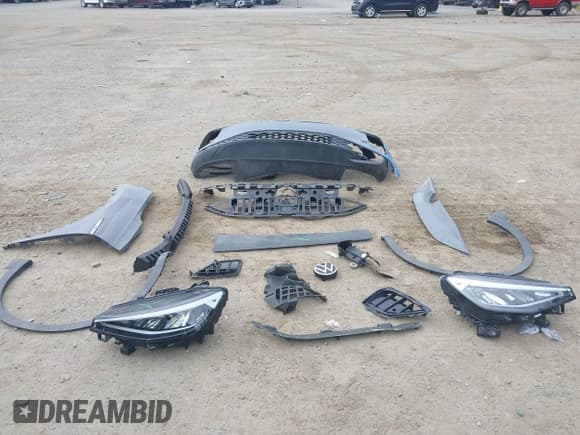 ✅ 2023 Volkswagen ID.4 Pro • VIN: 1V2DNPE84PC009365 • Lot: 42471104. Wystawiony na IAAI z przebiegiem 24 168 mil. Bezpłatny archiwum sprzedaży aukcyjnych z USA i szczegółowy raport historii pojazdu na DreamBid. Zdjęcie 12.