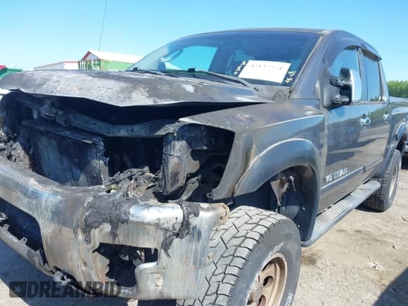 ✅ 2005 Nissan Titan LE • VIN: 1N6AA07B55N555963 • Lot: 42137571. Listed on IAAI with Not provided. Free auction sales archive from the USA and detailed vehicle history report at DreamBid. Image 6.