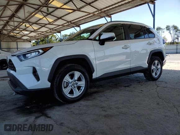 ✅ 2020 Toyota RAV4 XLE • VIN: JTMP1RFV8LD058082 • Лот: 82181885. Опубликован ранее на Copart с пробегом 131 024 миль. Бесплатный доступ к архиву аукционных продаж из США и подробный отчёт об истории автомобиля на DreamBid. Изображение 1.