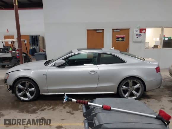 ✅ 2010 Audi A5 Prestige • VIN: WAUWKAFR2AA050049 • Lot: 41683830. Listed on IAAI with 185,164 mi. Free auction sales archive from the USA and detailed vehicle history report at DreamBid. Image 14.