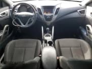 ✅ 2014 Hyundai Veloster • VIN: KMHTC6AD1EU192971 • Lot: 74622394. Wystawiony na Copart z przebiegiem 99 408 mil. Bezpłatny archiwum sprzedaży aukcyjnych z USA i szczegółowy raport historii pojazdu na DreamBid. Zdjęcie 8.