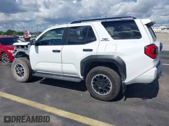✅ 2025 Toyota 4Runner TRD Sport Premium • VIN: JTEVA5BR7S5007587 • Lot: 43510362. Listed on IAAI with 9,487 mi. Free auction sales archive from the USA and detailed vehicle history report at DreamBid. Image 22.