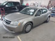 ✅ 2009 Dodge Avenger SE • VIN: 1B3LC46B09N526151 • Lot: 41888715. Wystawiony na IAAI z przebiegiem 230 566 mil. Bezpłatny archiwum sprzedaży aukcyjnych z USA i szczegółowy raport historii pojazdu na DreamBid. Zdjęcie 2.