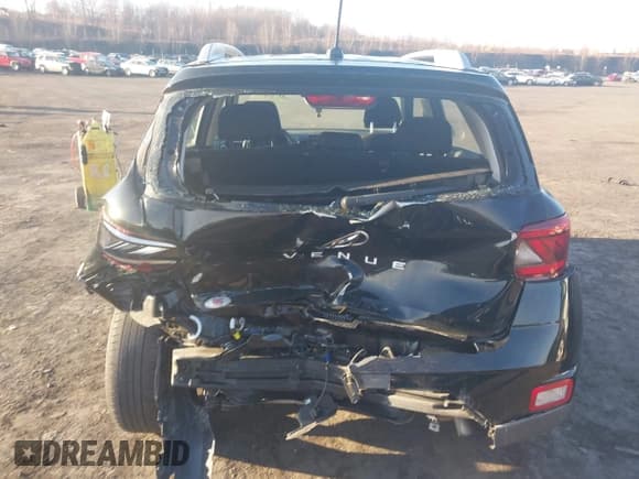 ✅ 2024 Hyundai Venue SEL • VIN: KMHRC8A32RU283492 • Lot: 41759262. Listed on IAAI with 18,853 mi. Free auction sales archive from the USA and detailed vehicle history report at DreamBid. Image 6.