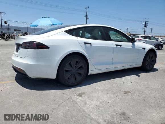 ✅ 2023 Tesla Model S • VIN: 5YJSA1E50PF530691 • Lot: 63502365. Wystawiony na Copart z przebiegiem 14 009 mil. Bezpłatny archiwum sprzedaży aukcyjnych z USA i szczegółowy raport historii pojazdu na DreamBid. Zdjęcie 3.