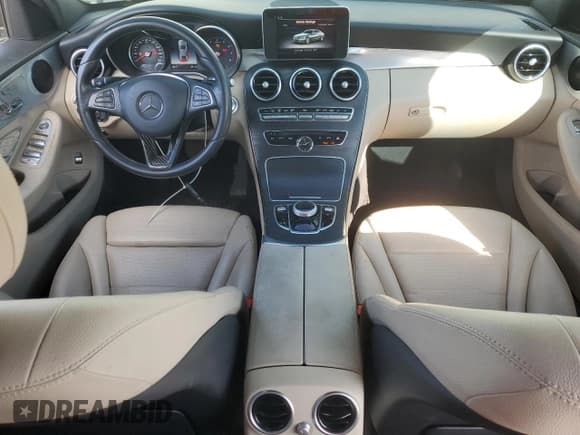 ✅ 2018 Mercedes-Benz C 300 • VIN: 55SWF4JB7JU267735 • Lot: 71234395. Wystawiony na Copart z przebiegiem 88 815 mil. Bezpłatny archiwum sprzedaży aukcyjnych z USA i szczegółowy raport historii pojazdu na DreamBid. Zdjęcie 8.