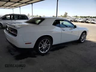✅ 2022 Dodge Challenger GT • VIN: 2C3CDZKG3NH242899 • Lot: 56304104. Wystawiony na Copart z przebiegiem 29 436 mil. Bezpłatny archiwum sprzedaży aukcyjnych z USA i szczegółowy raport historii pojazdu na DreamBid. Zdjęcie 3.