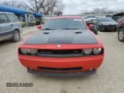 ✅ 2010 Dodge Challenger R/T Classic • VIN: 2B3CJ5DT4AH220199 • Lot: 41721464. Wystawiony na Copart z przebiegiem 147 461 mil. Bezpłatny archiwum sprzedaży aukcyjnych z USA i szczegółowy raport historii pojazdu na DreamBid. Zdjęcie 5.