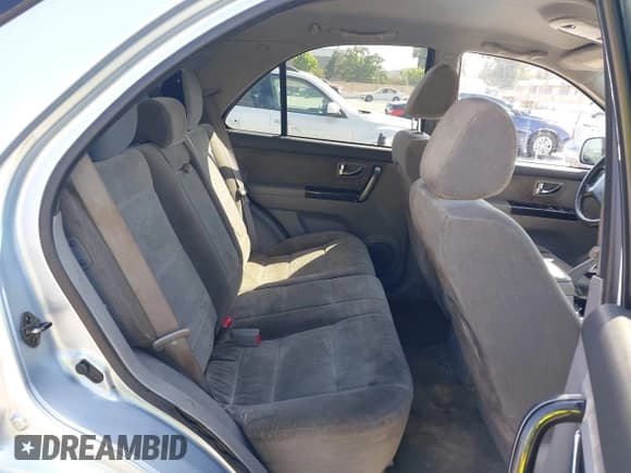 ✅ 2007 Kia Sorento LX • VIN: KNDJD736975710559 • Lot: 42407267. Wystawiony na IAAI z przebiegiem 186 850 mil. Bezpłatny archiwum sprzedaży aukcyjnych z USA i szczegółowy raport historii pojazdu na DreamBid. Zdjęcie 8.