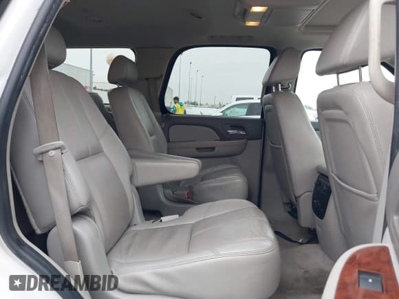 ✅ 2008 Chevrolet Tahoe LTZ • VIN: 1GNFC13048R175160 • Lot: 41452256. Listed on IAAI with 258,793 mi. Free auction sales archive from the USA and detailed vehicle history report at DreamBid. Image 8.