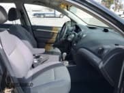 ✅ 2007 Chevrolet Aveo LS • VIN: KL1TD56697B013202 • Lot: 41583896. Wystawiony na IAAI z przebiegiem 46 827 mil. Bezpłatny archiwum sprzedaży aukcyjnych z USA i szczegółowy raport historii pojazdu na DreamBid. Zdjęcie 5.