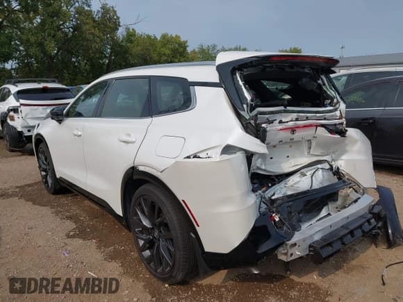 ✅ 2025 Toyota Crown XLE • VIN: JTDACAAJ5S3002305 • Lot: 43153529. Listed on IAAI with 7,714 mi. Free auction sales archive from the USA and detailed vehicle history report at DreamBid. Image 3.