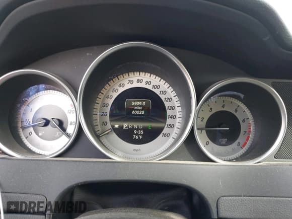 ✅ 2013 Mercedes-Benz C 250 • VIN: WDDGJ4HB5DF965843 • Lot: 42318175. Wystawiony na IAAI z przebiegiem 60 035 mil. Bezpłatny archiwum sprzedaży aukcyjnych z USA i szczegółowy raport historii pojazdu na DreamBid. Zdjęcie 7.