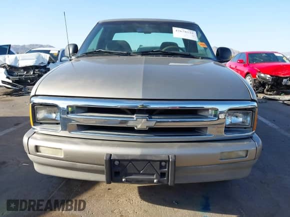 1997 Chevrolet S-10 LS с VIN 1GCCS19X3V8193217, выставлен на аукционе IAAI как лот 42678535 с пробегом 116 929 миль миль и . История ставок и продаж доступна на DreamBid. Изображение 12.