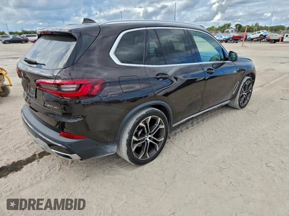 ✅ 2021 BMW X5 sDrive40i • VIN: 5UXCR4C03M9G27851 • Lot: 94390425. Wystawiony na Copart z przebiegiem 24 594 mil. Bezpłatny archiwum sprzedaży aukcyjnych z USA i szczegółowy raport historii pojazdu na DreamBid. Zdjęcie 3.