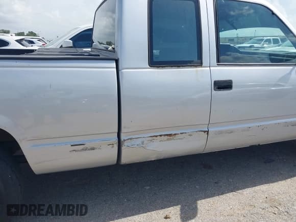 ✅ 1993 Chevrolet Silverado 1500 • VIN: 2GCEC19K5P1210180 • Lot: 42658583. Wystawiony na IAAI z przebiegiem 238 044 mil. Bezpłatny archiwum sprzedaży aukcyjnych z USA i szczegółowy raport historii pojazdu na DreamBid. Zdjęcie 13.