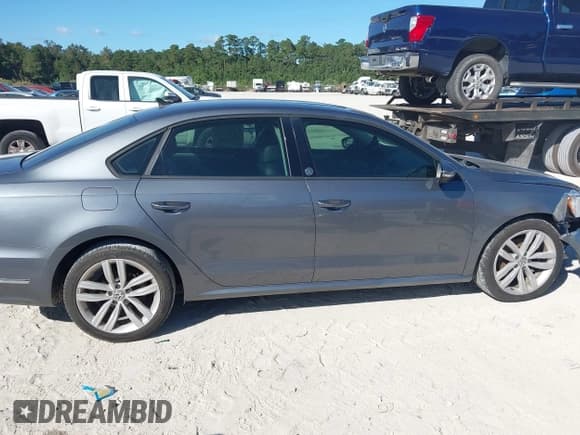 ✅ 2019 Volkswagen Passat Wolfsburg Edition • VIN: 1VWLA7A33KC007941 • Лот: 43381084. Опубликован ранее на IAAI с пробегом 55 413 миль. Бесплатный доступ к архиву аукционных продаж из США и подробный отчёт об истории автомобиля на DreamBid. Изображение 13.