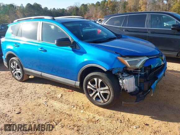 ✅ 2017 Toyota RAV4 LE • VIN: 2T3BFREV7HW547628 • Lot: 43661684. Wystawiony na IAAI z przebiegiem 106 708 mil. Bezpłatny archiwum sprzedaży aukcyjnych z USA i szczegółowy raport historii pojazdu na DreamBid. Zdjęcie 1.