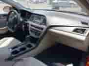 2016 Hyundai Sonata 2.4L z VIN 5NPE24AF0GH395112, wystawiony jako IAAI lot #42568193 z przebiegiem 103 612 mil mil oraz . Historia ofert i sprzedaży dostępna na DreamBid. Obrazek 5.