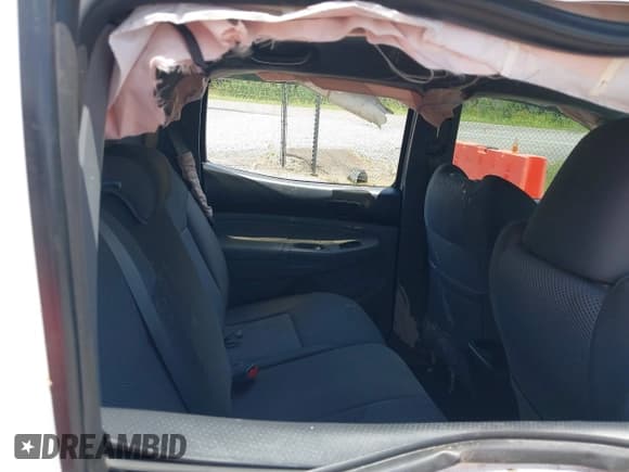 ✅ 2015 Toyota Tacoma PreRunner • VIN: 5TFKU4HN9FX006805 • Lot: 42283766. Wystawiony na IAAI z przebiegiem 132 367 mil. Bezpłatny archiwum sprzedaży aukcyjnych z USA i szczegółowy raport historii pojazdu na DreamBid. Zdjęcie 8.