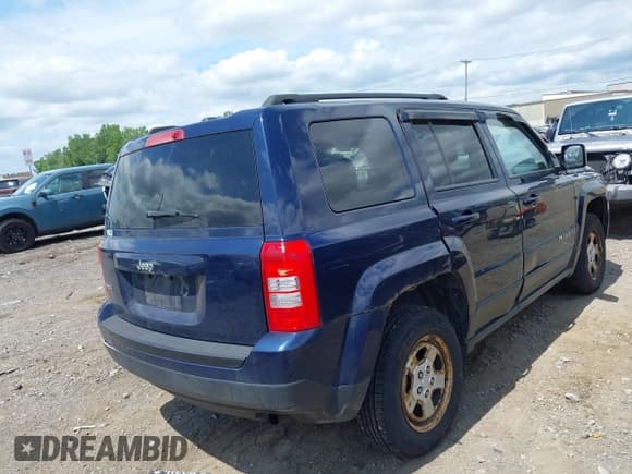 ✅ 2017 Jeep Patriot Sport • VIN: 1C4NJRBB8HD105380 • Lot: 42513206. Listed on IAAI with 154,485 mi. Free auction sales archive from the USA and detailed vehicle history report at DreamBid. Image 4.