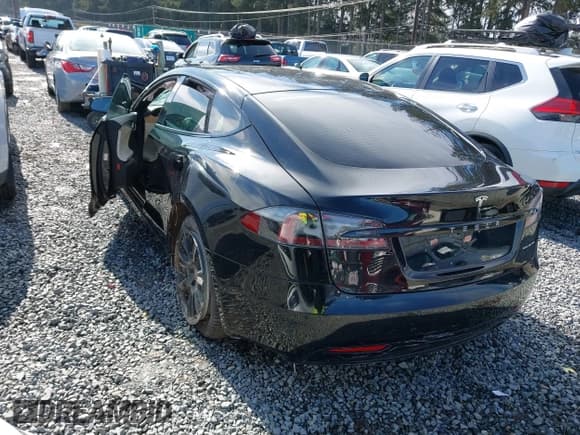 ✅ 2021 Tesla Model S Long Range Plus • VIN: 5YJSA1E24MF426299 • Lot: 41673498. Wystawiony na IAAI z przebiegiem 102 035 mil. Bezpłatny archiwum sprzedaży aukcyjnych z USA i szczegółowy raport historii pojazdu na DreamBid. Zdjęcie 3.