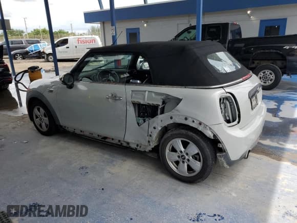 ✅ 2017 MINI Convertible Cooper • VIN: WMWWG5C5XH3C20217 • Лот: 68411985. Опубликован ранее на Copart с пробегом 45 873 миль. Бесплатный доступ к архиву аукционных продаж из США и подробный отчёт об истории автомобиля на DreamBid. Изображение 2.