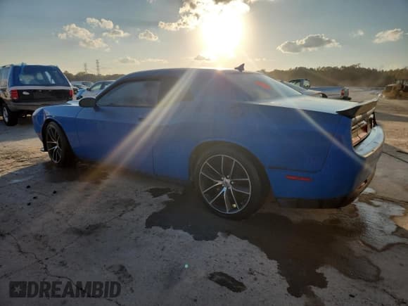 ✅ 2017 Dodge Challenger R/T Scat Pack • VIN: 2C3CDZFJ7HH517815 • Лот: 86479385. Опубликован ранее на Copart с пробегом 47 824 миль. Бесплатный доступ к архиву аукционных продаж из США и подробный отчёт об истории автомобиля на DreamBid. Изображение 2.