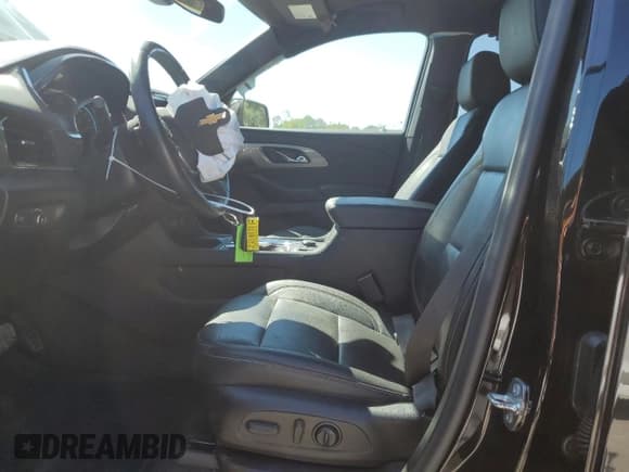 ✅ 2022 Chevrolet Traverse LT • VIN: 1GNEVHKW7NJ111323 • Lot: 69982894. Wystawiony na Copart z przebiegiem 56 841 mil. Bezpłatny archiwum sprzedaży aukcyjnych z USA i szczegółowy raport historii pojazdu na DreamBid. Zdjęcie 7.