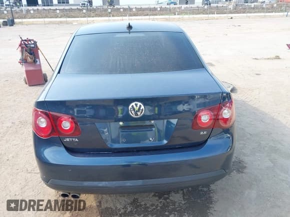 ✅ 2010 Volkswagen Jetta SE • VIN: 3VWRX7AJ3AM027207 • Lot: 43092606. Listed on IAAI with 185,895 mi. Free auction sales archive from the USA and detailed vehicle history report at DreamBid. Image 17.