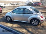 ✅ 2002 Volkswagen Beetle GLS • VIN: 3VWCD21C12M406596 • Lot: 41774886. Wystawiony na IAAI z przebiegiem 214 228 mil. Bezpłatny archiwum sprzedaży aukcyjnych z USA i szczegółowy raport historii pojazdu na DreamBid. Zdjęcie 14.