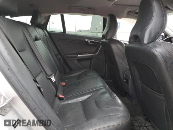 ✅ 2016 Volvo V60 T5 • VIN: YV4612HK8G1015467 • Лот: 64633455. Опубликован ранее на Copart с пробегом 138 222 миль. Бесплатный доступ к архиву аукционных продаж из США и подробный отчёт об истории автомобиля на DreamBid. Изображение 11.