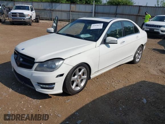 ✅ 2012 Mercedes-Benz C 300 Sport • VIN: WDDGF8BB4CR228650 • Лот: 42458626. Опубликован ранее на IAAI с пробегом 143 027 миль. Бесплатный доступ к архиву аукционных продаж из США и подробный отчёт об истории автомобиля на DreamBid. Изображение 22.