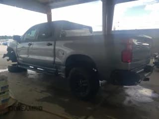 ✅ 2021 Chevrolet Silverado 1500 LT Trail Boss • VIN: 3GCPYFED2MG258883 • Lot: 57219844. Wystawiony na Copart z przebiegiem 81 605 mil. Bezpłatny archiwum sprzedaży aukcyjnych z USA i szczegółowy raport historii pojazdu na DreamBid. Zdjęcie 2.