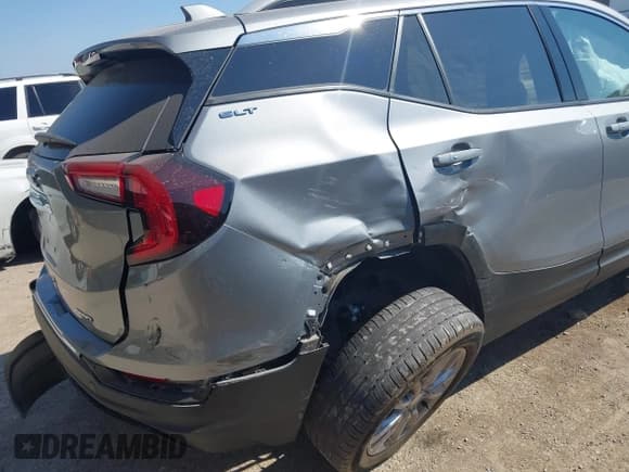 ✅ 2024 GMC Terrain SLT • VIN: 3GKALVEG3RL188192 • Lot: 43418594. Wystawiony na IAAI z przebiegiem 47 669 mil. Bezpłatny archiwum sprzedaży aukcyjnych z USA i szczegółowy raport historii pojazdu na DreamBid. Zdjęcie 6.