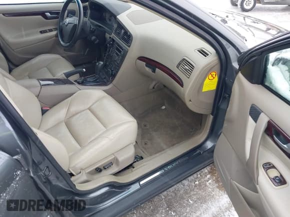 ✅ 2004 Volvo S60 • VIN: YV1RS59V642326676 • Lot: 43816057. Wystawiony na IAAI z przebiegiem 162 145 mil. Bezpłatny archiwum sprzedaży aukcyjnych z USA i szczegółowy raport historii pojazdu na DreamBid. Zdjęcie 5.