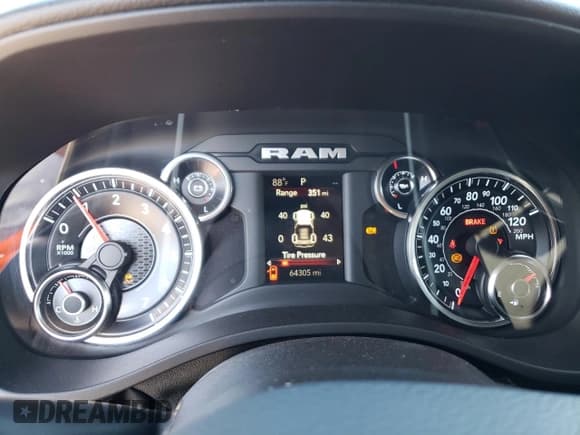 ✅ 2019 Ram 1500 Big Horn • VIN: 1C6SRFMT9KN626844 • Lot: 69946075. Wystawiony na Copart z przebiegiem 64 305 mil. Bezpłatny archiwum sprzedaży aukcyjnych z USA i szczegółowy raport historii pojazdu na DreamBid. Zdjęcie 9.