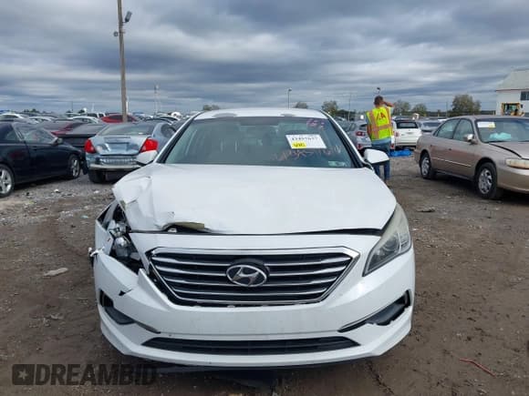✅ 2016 Hyundai Sonata SE • VIN: 5NPE24AF7GH283682 • Lot: 43457637. Listed on IAAI with 161,697 mi. Free auction sales archive from the USA and detailed vehicle history report at DreamBid. Image 12.