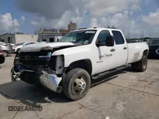 2011 Chevrolet Silverado 3500HD Work Truck z VIN 1GC4KZC81BF130600, wystawiony jako Copart lot #53819535 z przebiegiem Nie podano mil oraz Szkoda całkowita • Salvage title. Historia ofert i sprzedaży dostępna na DreamBid. Obrazek 1.