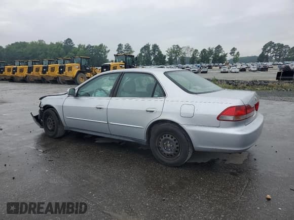 ✅ 2001 Honda Accord LX • VIN: 1HGCG16451A065626 • Lot: 59731685. Wystawiony na Copart z przebiegiem 200 880 mil. Bezpłatny archiwum sprzedaży aukcyjnych z USA i szczegółowy raport historii pojazdu na DreamBid. Zdjęcie 2.