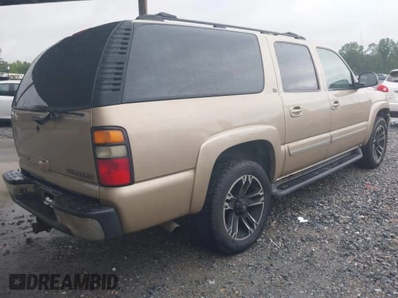 ✅ 2005 Chevrolet Suburban LT • VIN: 1GNFK16Z35J213484 • Lot: 42251630. Wystawiony na IAAI z przebiegiem 384 604 mil. Bezpłatny archiwum sprzedaży aukcyjnych z USA i szczegółowy raport historii pojazdu na DreamBid. Zdjęcie 4.