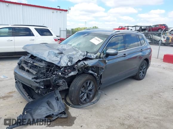 ✅ 2022 Volkswagen Tiguan SE • VIN: 3VV2B7AX7NM125459 • Лот: 43043601. Опубликован ранее на IAAI с пробегом 58 638 миль. Бесплатный доступ к архиву аукционных продаж из США и подробный отчёт об истории автомобиля на DreamBid. Изображение 2.