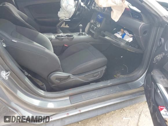 ✅ 2022 Ford Mustang EcoBoost • VIN: 1FA6P8TD4N5120516 • Lot: 43560142. Wystawiony na IAAI z przebiegiem 29 712 mil. Bezpłatny archiwum sprzedaży aukcyjnych z USA i szczegółowy raport historii pojazdu na DreamBid. Zdjęcie 5.