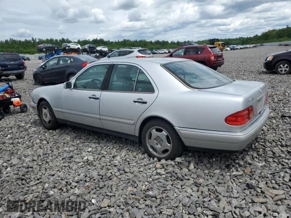 ✅ 1997 Mercedes-Benz E 320 • VIN: WDBJF72F7VA245827 • Лот: 56963154. Опубликован ранее на Copart с пробегом 63 162 миль. Бесплатный доступ к архиву аукционных продаж из США и подробный отчёт об истории автомобиля на DreamBid. Изображение 2.